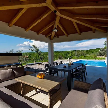 Calla Labin Semesterbostad *